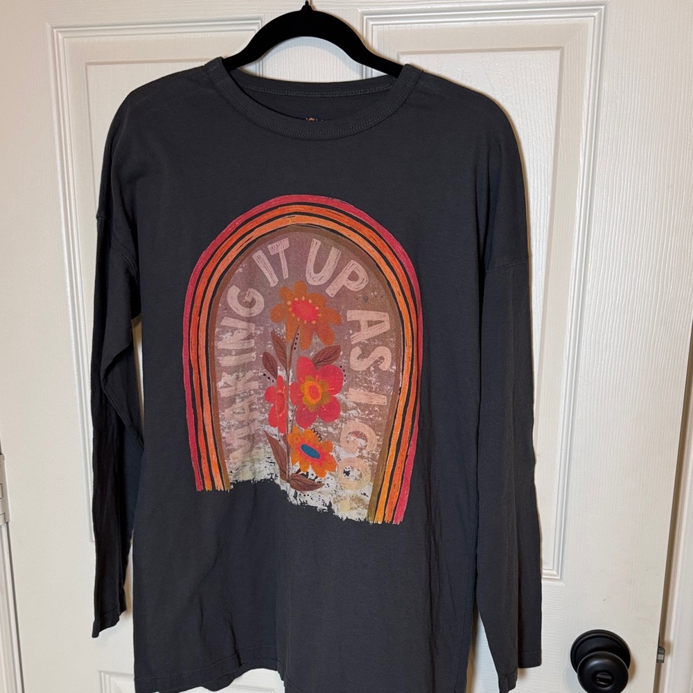 Natural Life "Making it up as I go" Graphic TShirt.‎ Long Sleeve Size XS